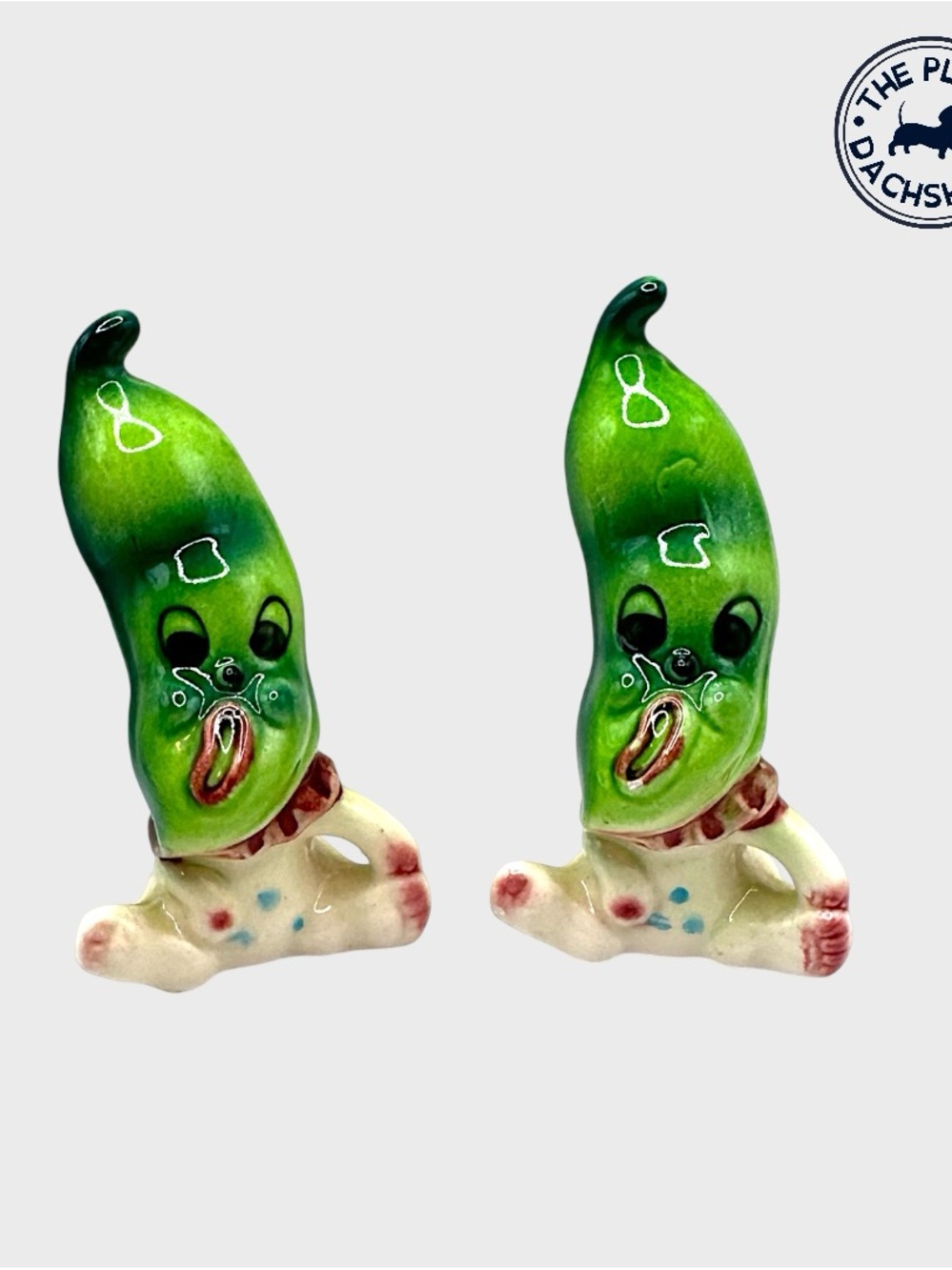 Vintage Ceramic Green Pea Couple Shakers